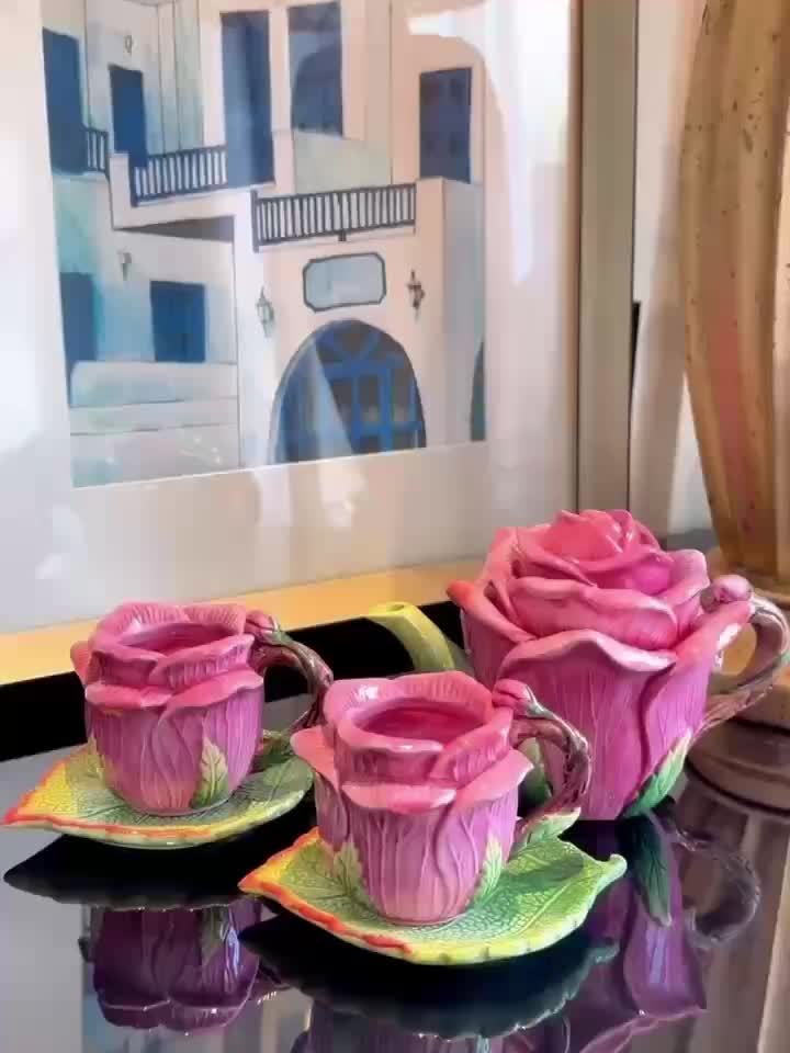 Set de Té y Taza Pintados a Mano con Diseño de Rosas