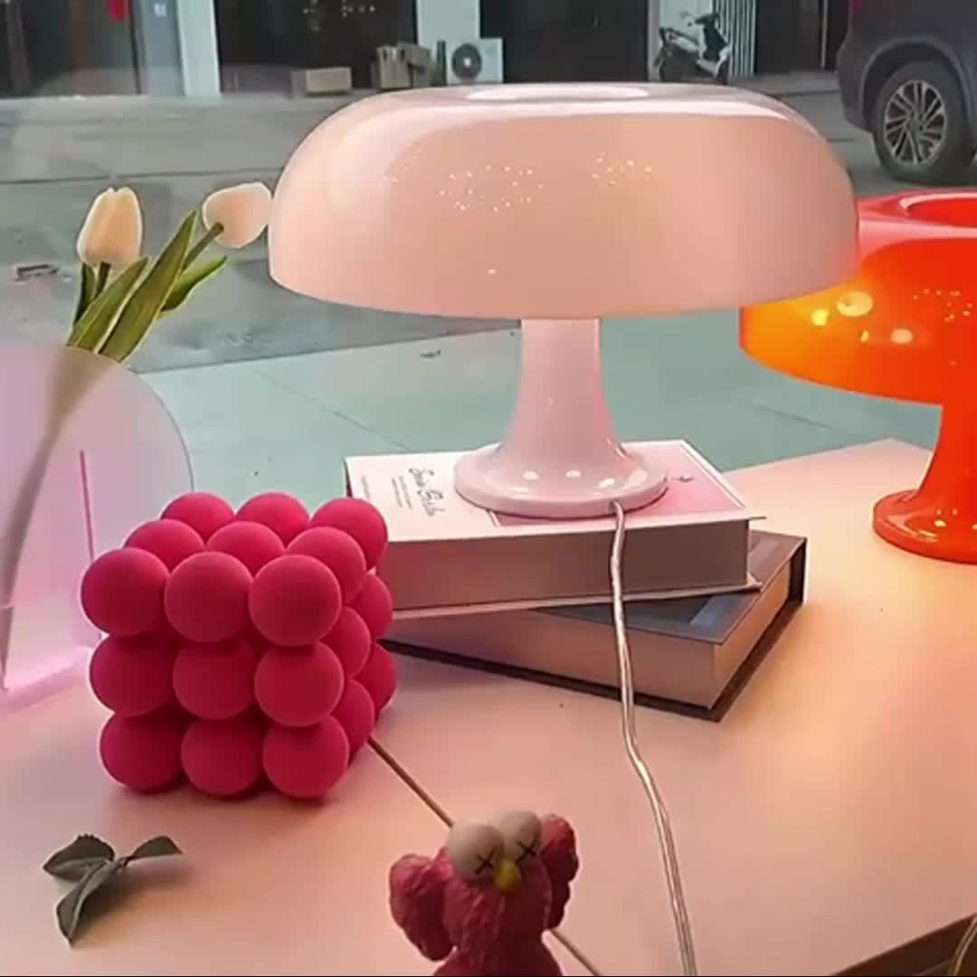 Lámpara de Mesa LED Champiñón Chic - Luz Regulable USB para Decoración de Hogar