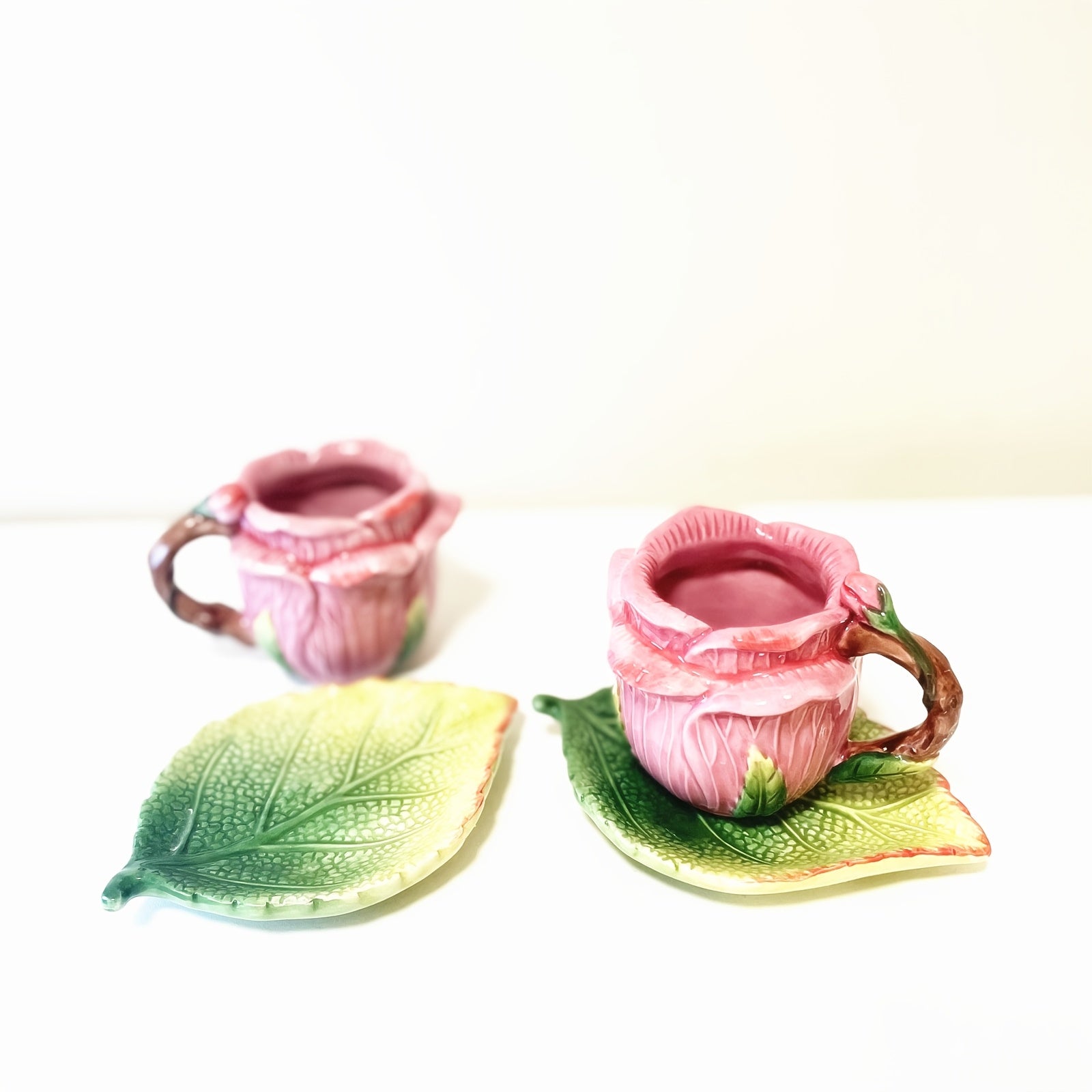 Set de Té y Taza Pintados a Mano con Diseño de Rosas