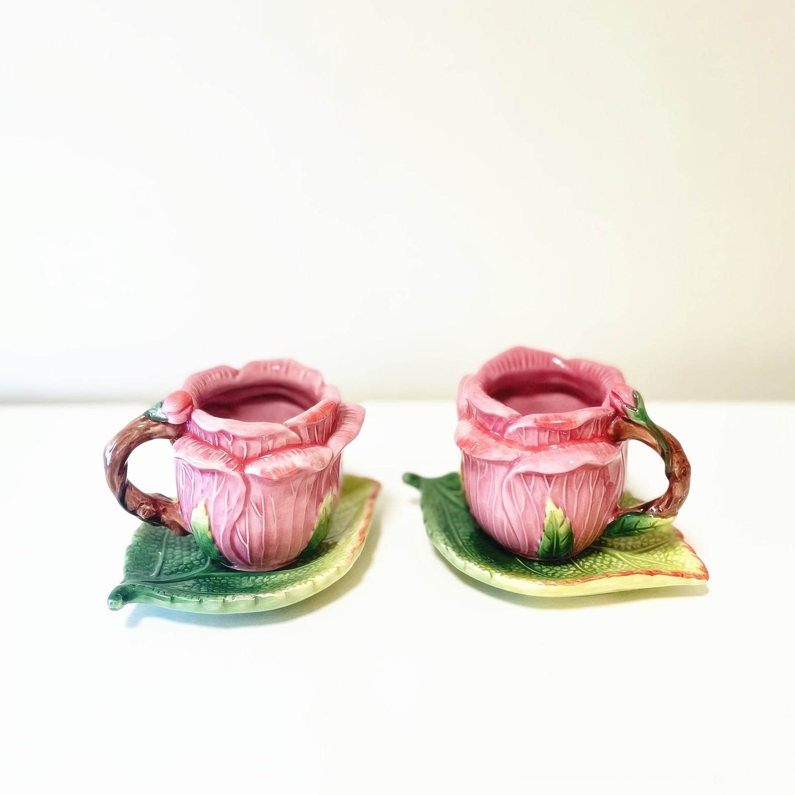 Set de Té y Taza Pintados a Mano con Diseño de Rosas