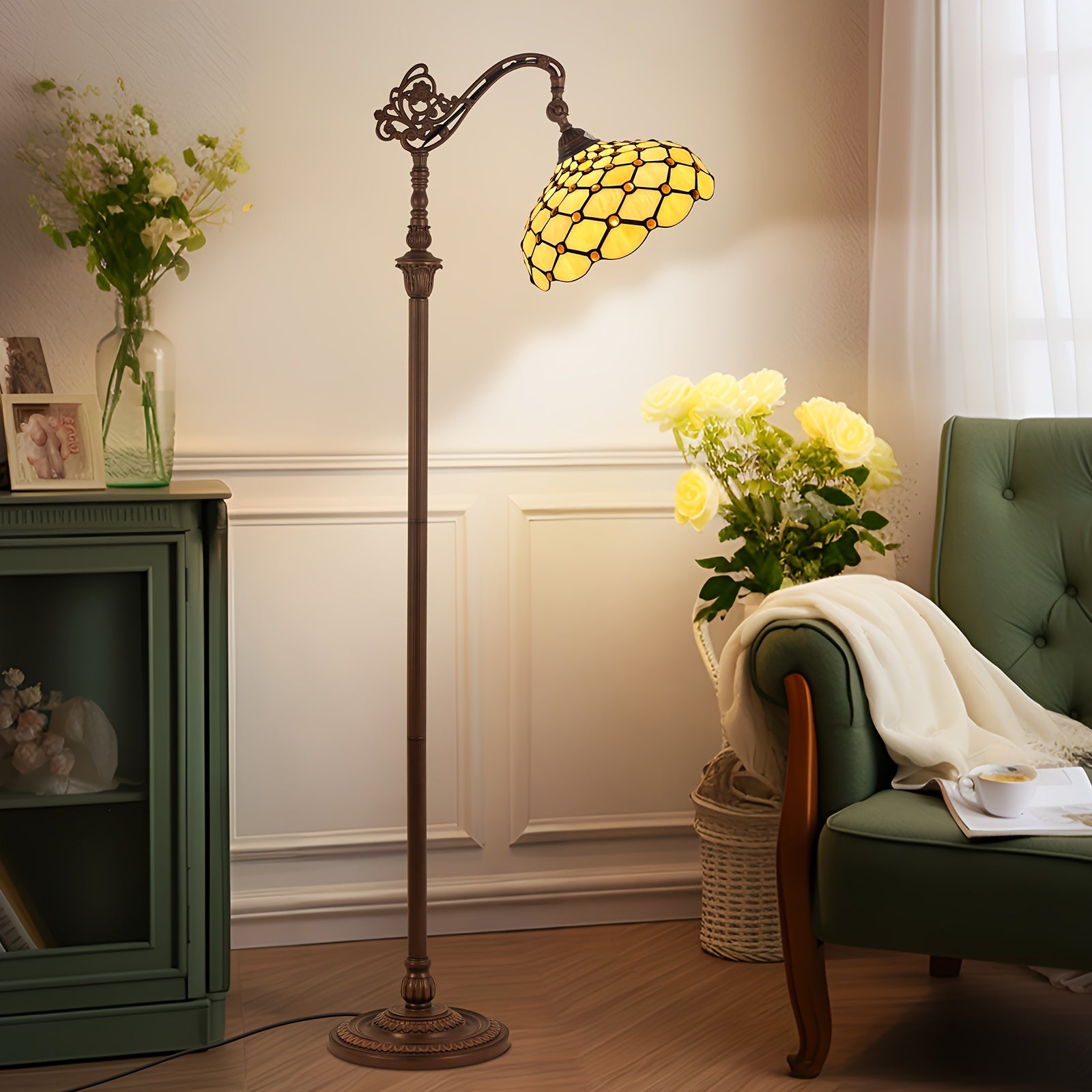 Lámpara de Pie Vintage con Pantalla de Cristal Satinado y Cuello Ajustable