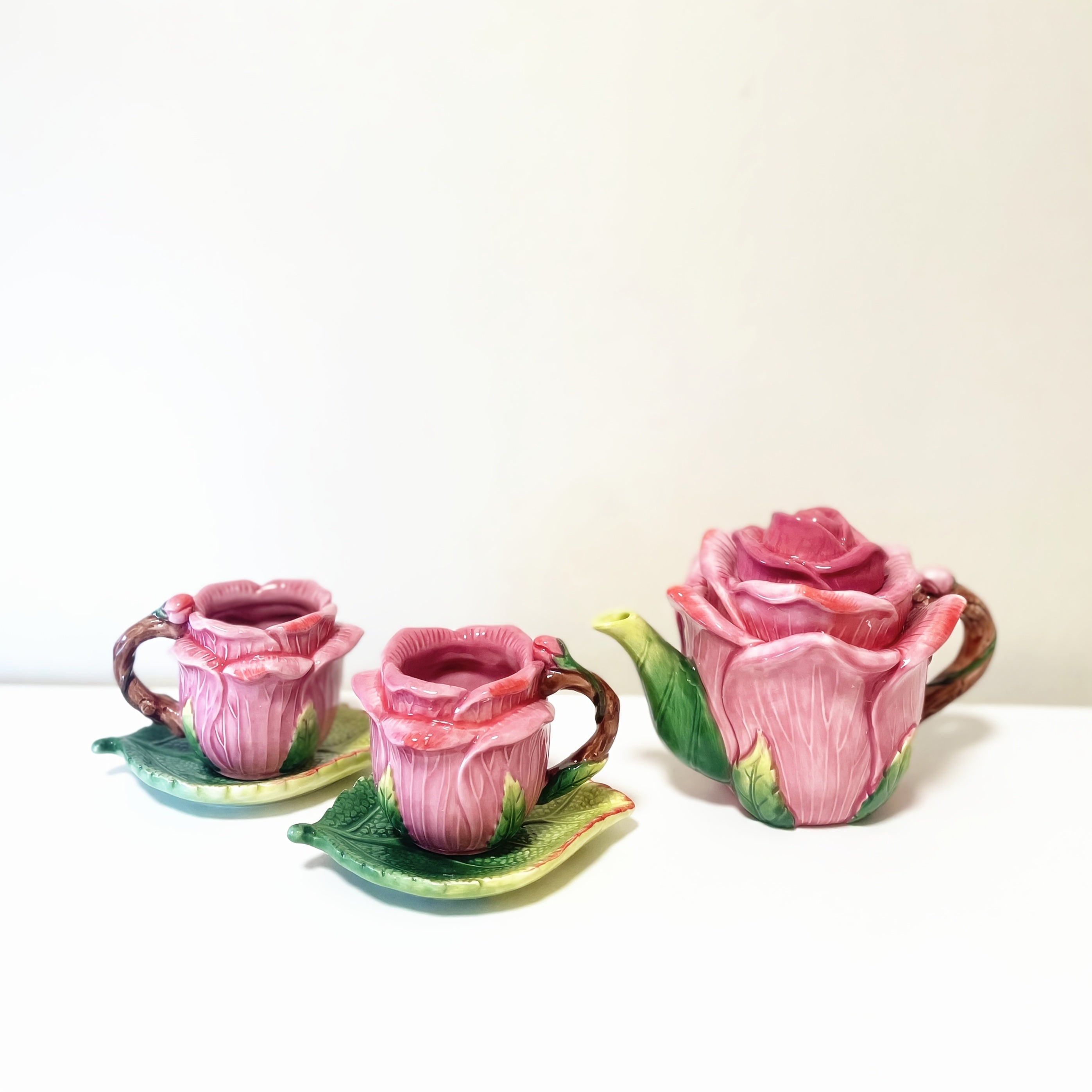 Set de Té y Taza Pintados a Mano con Diseño de Rosas