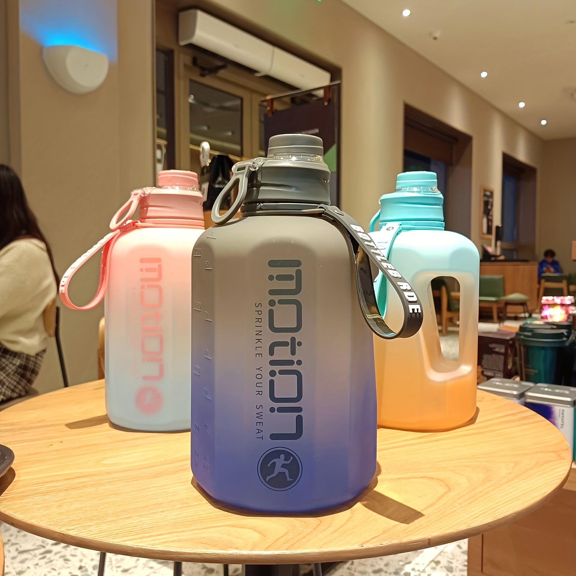 Botella Deportiva 2.2L con Pajita, Reutilizable y Portátil