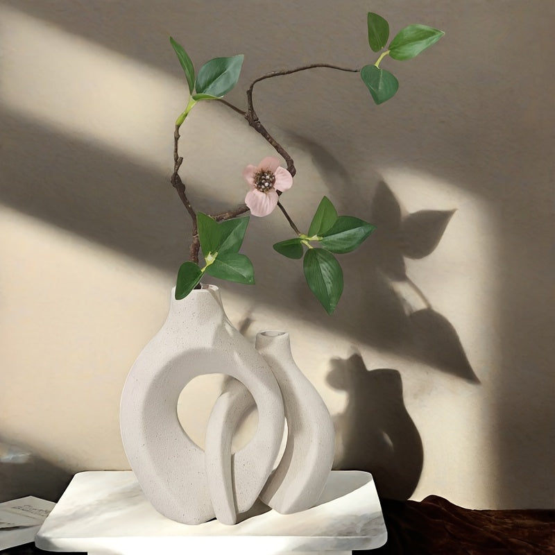 Jarrón Cerámico Rústico con Diseño Abstracto, Blanco y Gris