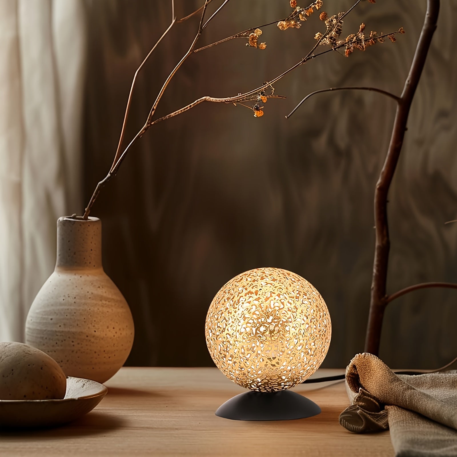 Lámpara de Mesa Moderna con Pantalla de Latón Dorado