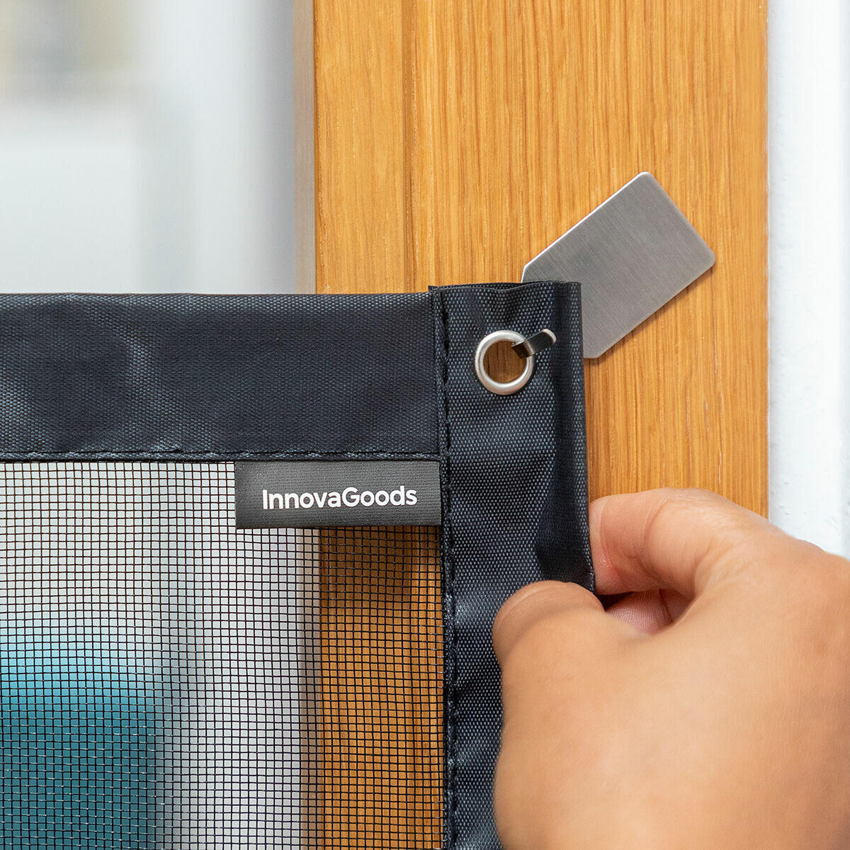 Red de seguridad para mascotas con instalación adhesiva