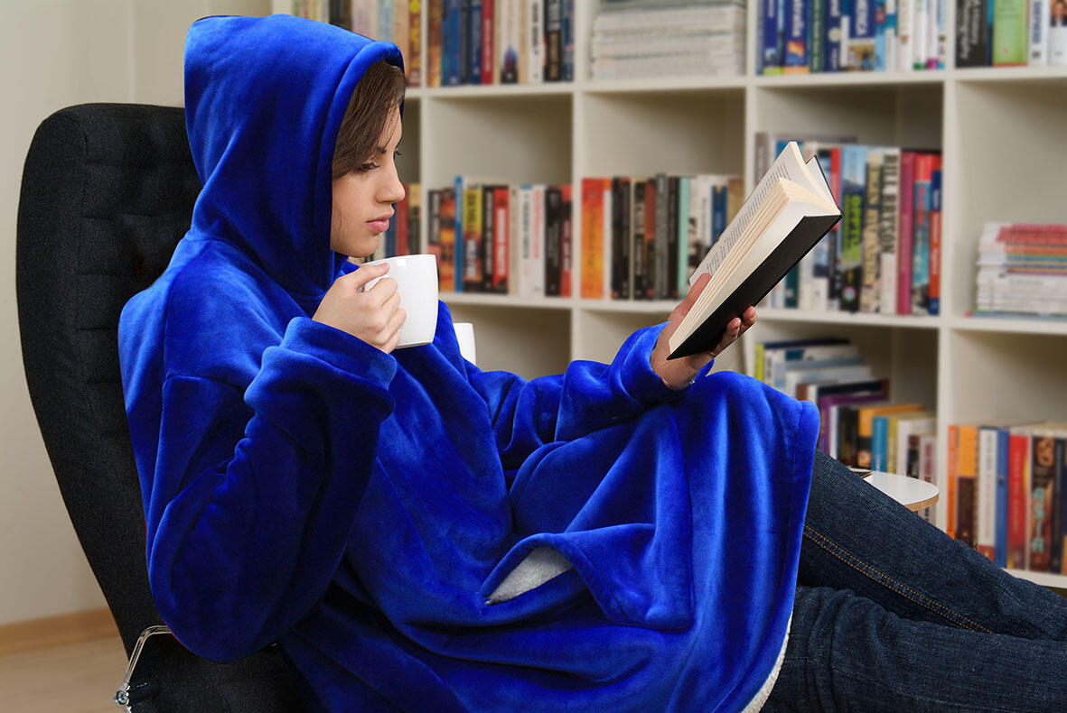 One-size reversible blanket sweatshirt for winter 